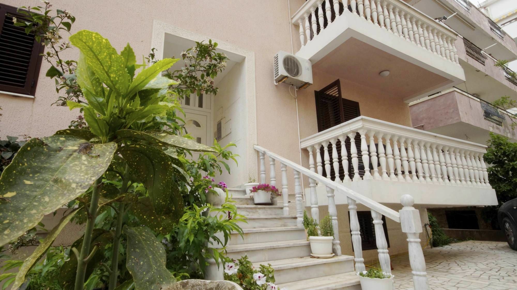 Apartment Glomazic บุดวา ภายนอก รูปภาพ